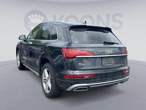 Mythos Black Metallic 2021 Audi Q5 Premium 55 TFSI e quattro S tronic