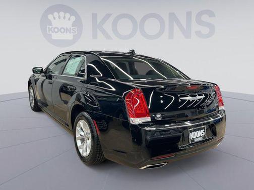 2023 Chrysler 300 Touring