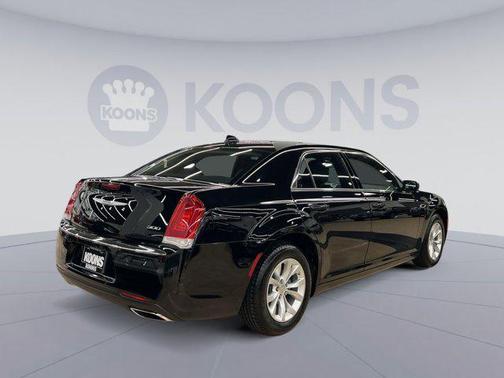 2023 Chrysler 300 Touring