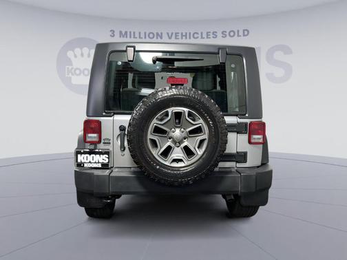 Photo 4 of 21 of 2017 Jeep Wrangler Sport