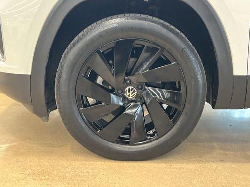 2025 Volkswagen Atlas 2.0T SE w/Technology 4MOTION