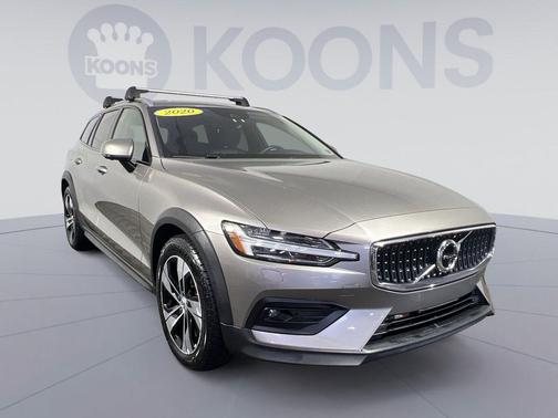 Pebble Grey Metallic 2020 Volvo V60 Cross Country T5
