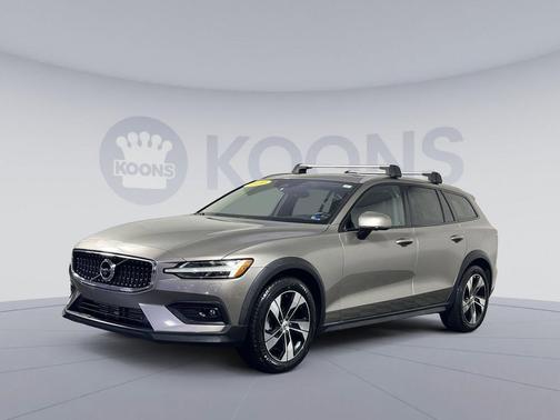 Pebble Grey Metallic 2020 Volvo V60 Cross Country T5