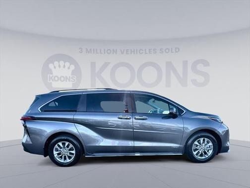 2021 Toyota Sienna XLE 7 Passenger