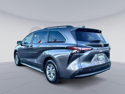 2021 Toyota Sienna XLE 7 Passenger