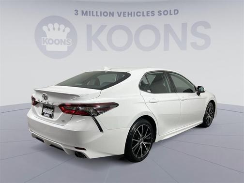 Photo 5 of 25 of 2021 Toyota Camry SE