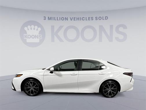 Photo 2 of 25 of 2021 Toyota Camry SE