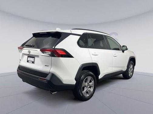 Ice Cap 2025 Toyota RAV4 XLE