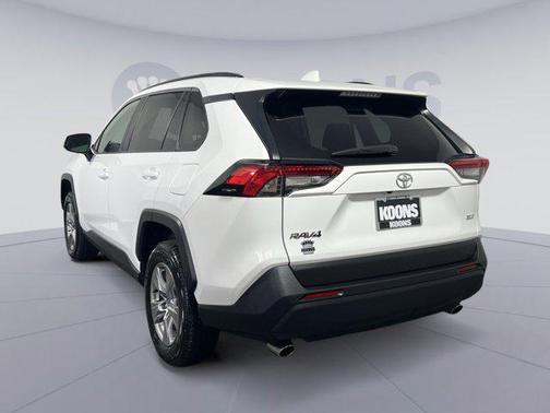 Ice Cap 2025 Toyota RAV4 XLE