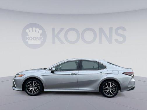 2022 Toyota Camry Hybrid XLE