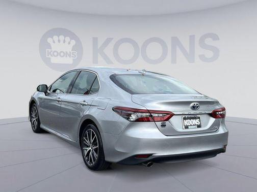 2022 Toyota Camry Hybrid XLE