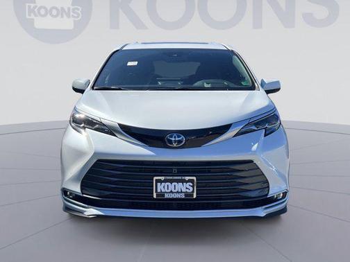 2025 Toyota Sienna Platinum 7 Passenger