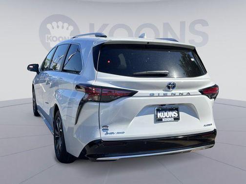 2025 Toyota Sienna Platinum 7 Passenger