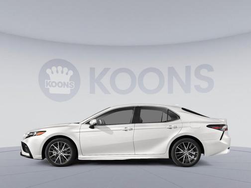 White 2022 Toyota Camry SE
