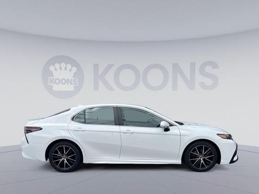 White 2022 Toyota Camry SE