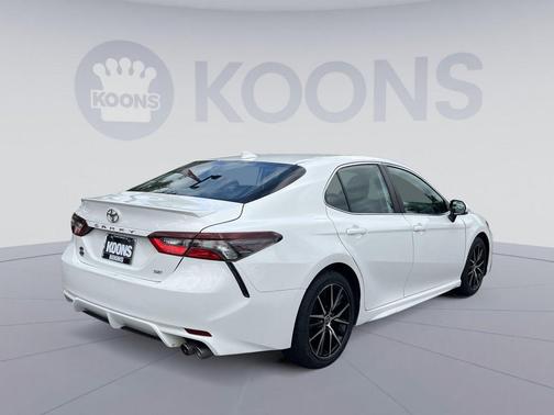 White 2022 Toyota Camry SE