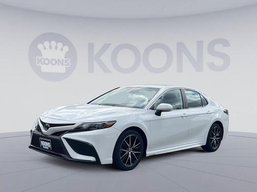 White 2022 Toyota Camry SE