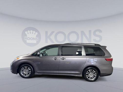 2020 Toyota Sienna XLE