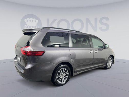 2020 Toyota Sienna XLE