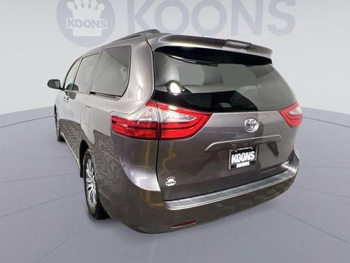 2020 Toyota Sienna XLE