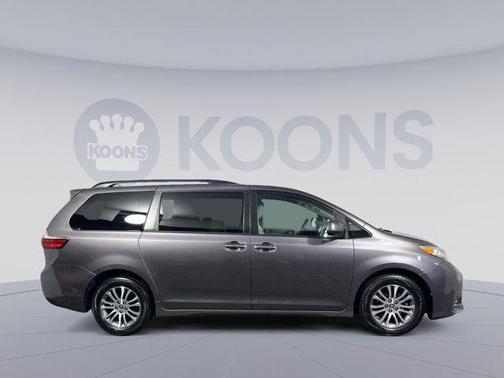2020 Toyota Sienna XLE