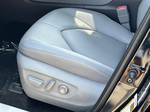 2025 Toyota Highlander Hybrid Platinum