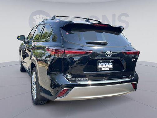 2025 Toyota Highlander Hybrid Platinum