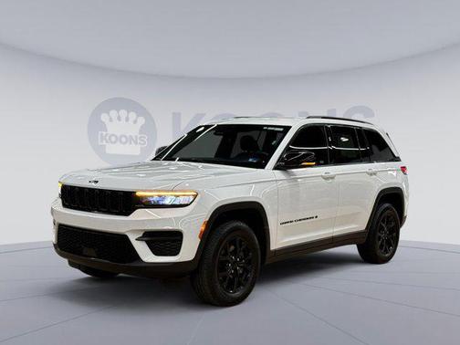 Bright White Clearcoat 2025 Jeep Grand Cherokee Altitude