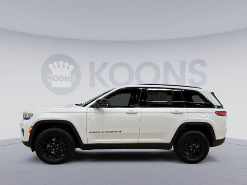 Bright White Clearcoat 2025 Jeep Grand Cherokee Altitude