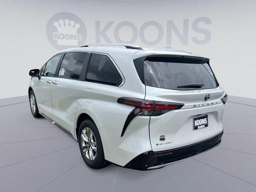 Wind Chill Pearl 2026 Toyota Sienna Limited