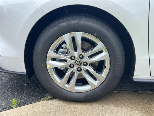 Wind Chill Pearl 2026 Toyota Sienna Limited