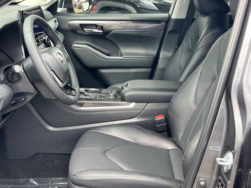 2025 Toyota Highlander Platinum