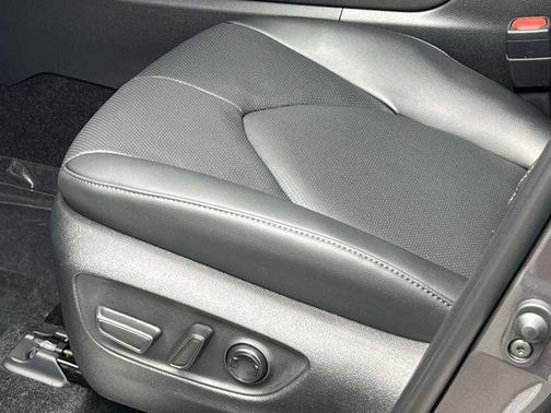 2025 Toyota Highlander Platinum