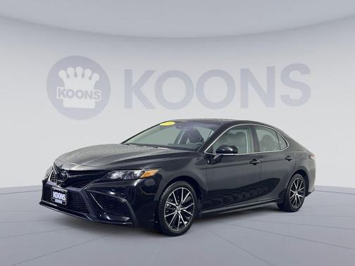 Midnight Black Metallic 2023 Toyota Camry SE