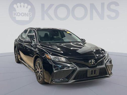 Midnight Black Metallic 2023 Toyota Camry SE