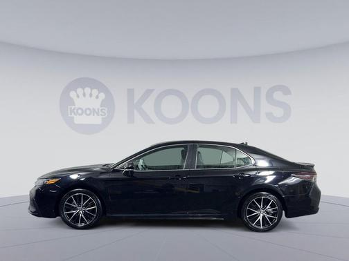 Midnight Black Metallic 2023 Toyota Camry SE