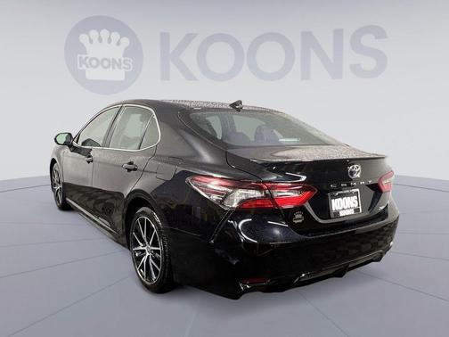 Midnight Black Metallic 2023 Toyota Camry SE