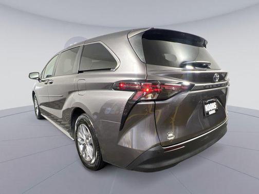 2023 Toyota Sienna XLE 7 Passenger