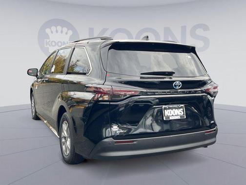 2025 Toyota Sienna XLE