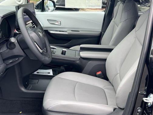 2025 Toyota Sienna XLE 7 Passenger