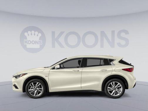 2017 INFINITI QX30 Premium