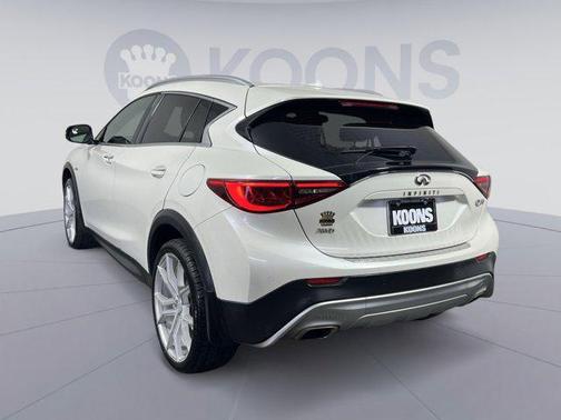 2017 INFINITI QX30 Premium
