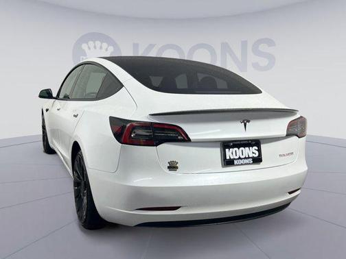 Pearl White Multi-Coat 2023 Tesla Model 3 Performance