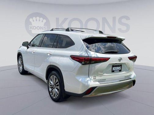 2022 Toyota Highlander Platinum