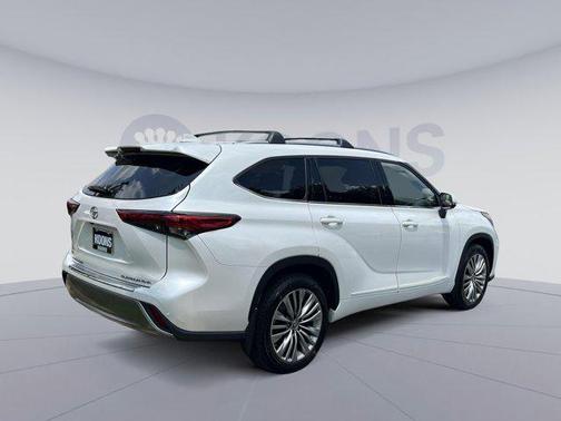2022 Toyota Highlander Platinum