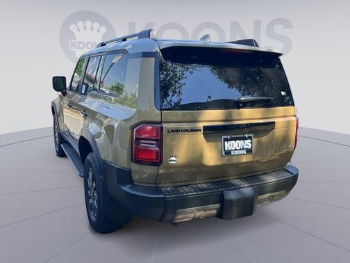 Trail Dust/Gray Scape Roof 2026 Toyota Land Cruiser Base