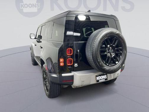 2025 Land Rover Defender 110 P300