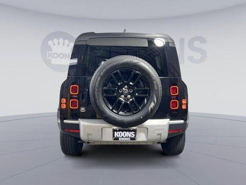 2025 Land Rover Defender 110 P300