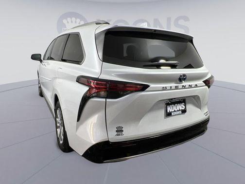2023 Toyota Sienna Platinum