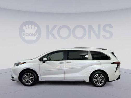 2023 Toyota Sienna Platinum